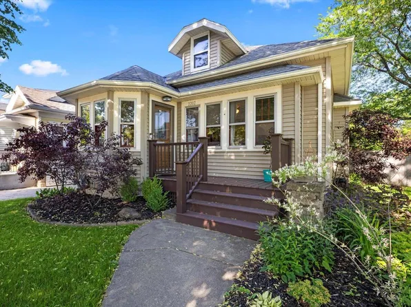 2202 North 68th STREET, Wauwatosa, WI 53213