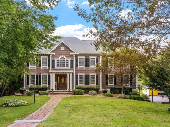 35 Oakmont Drive, Concord, NH 03301