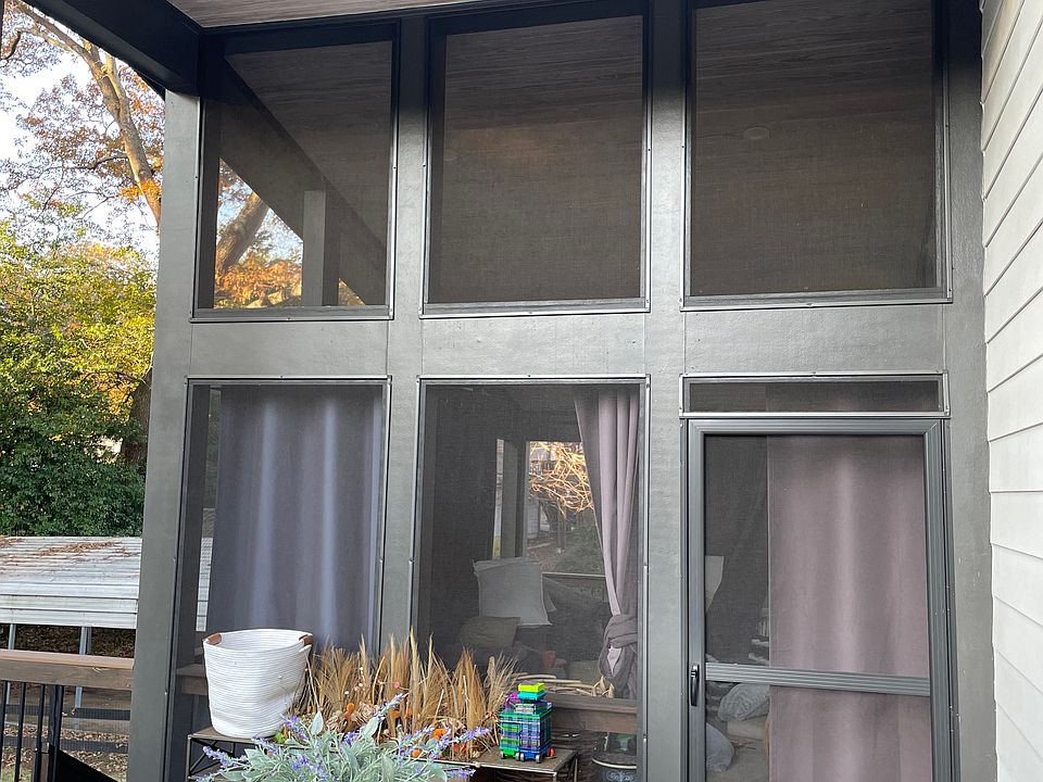 2nd image of 1380 Quarles Ave SE