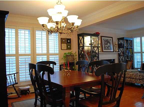 2nd image of 1412 Bloomingdale Ln
