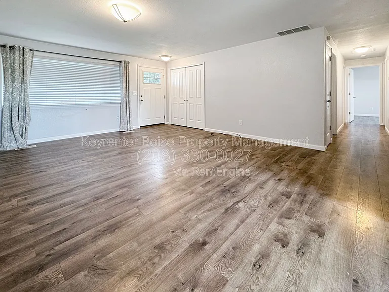 1773 W Victory Rd — Photo 5