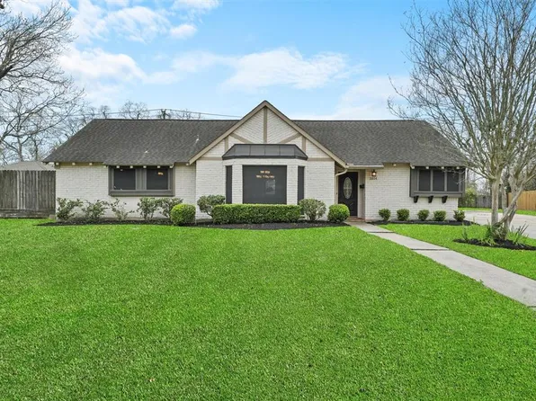 2804 Frostwood Cir, Dickinson, TX 77539