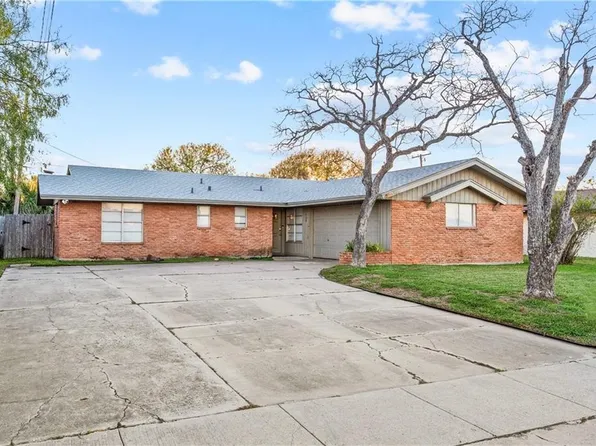 134 Daniel Moore St, Portland, TX 78374