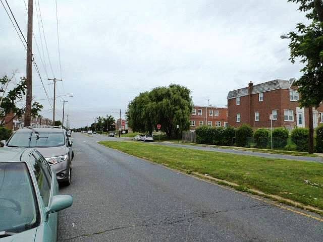 2nd image of 2812 Devereaux Ave