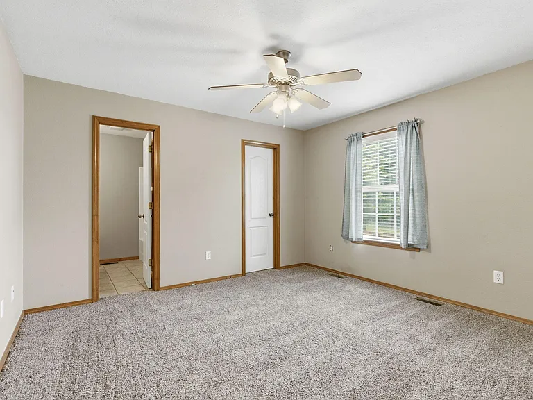 1215 S 14th Ave — Photo 18