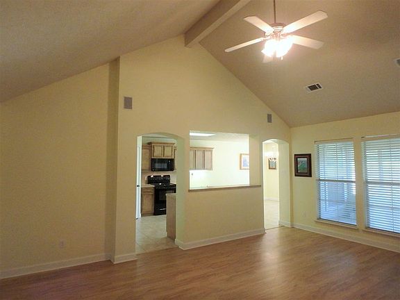 4th image of 8495 Oak Brook Dr