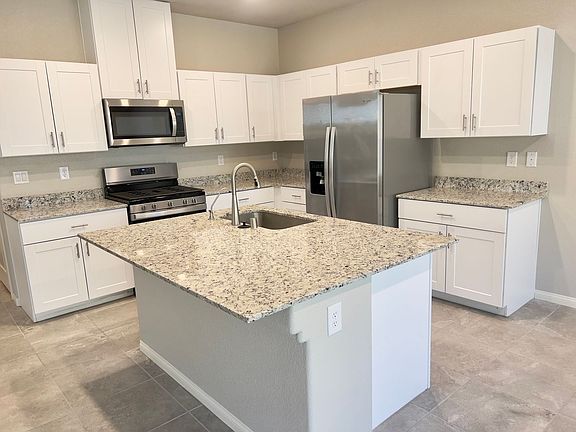 2nd image of 10946 Cambridge Lakes Ave