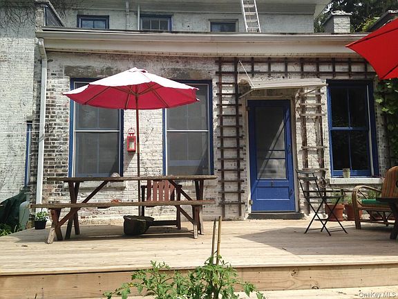 2nd image of 225 Barrytown Rd