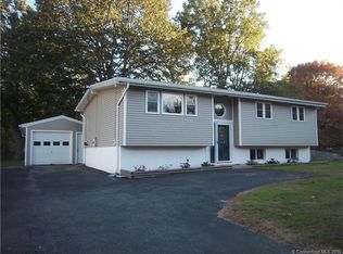 8 Carriage Trl, Ledyard, CT 06339