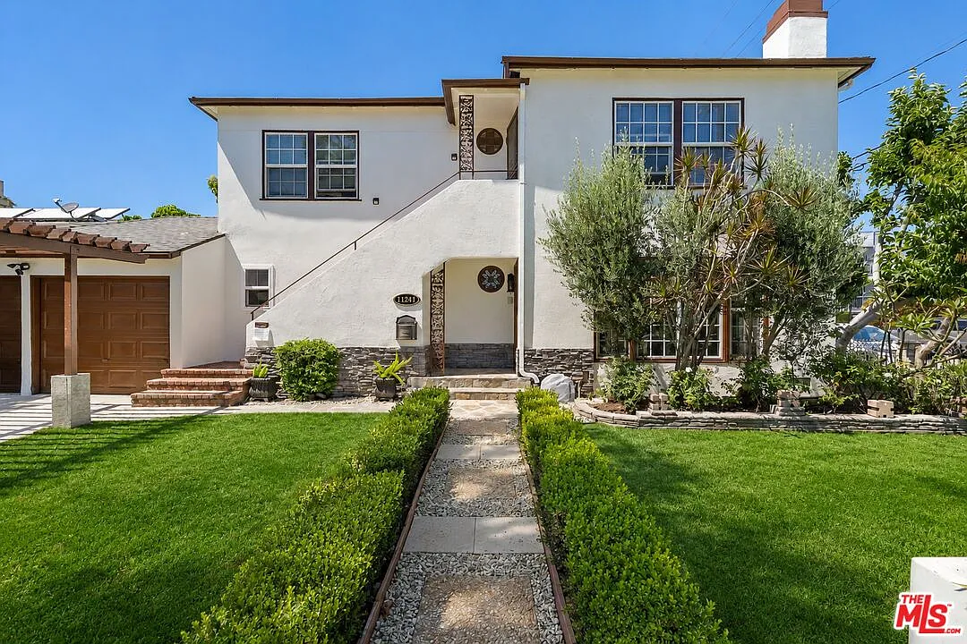 3 bed, 2.0 bath, 1850 sqft, $5,500 — Photo 2