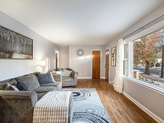 5th image of 215 East Dr