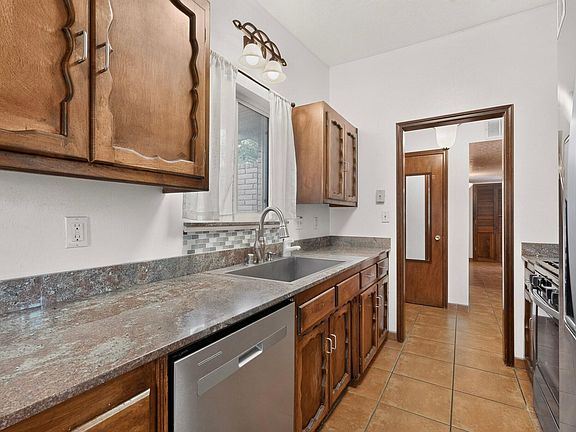 2nd image of 109 Aragon Ave