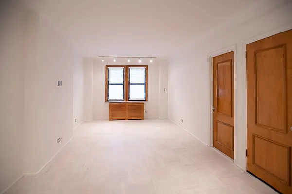 Rented by LEE & ASSOCIATES NYC RESIDENTIAL LLC | media 24