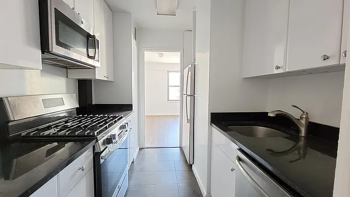 Rented by Weichert Manhattan Midtown | media 29