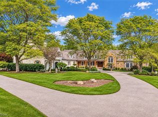 809 Village Trl, Gates Mills, OH 44040