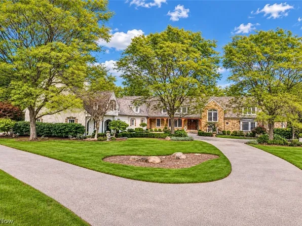809 Village Trl, Gates Mills, OH 44040