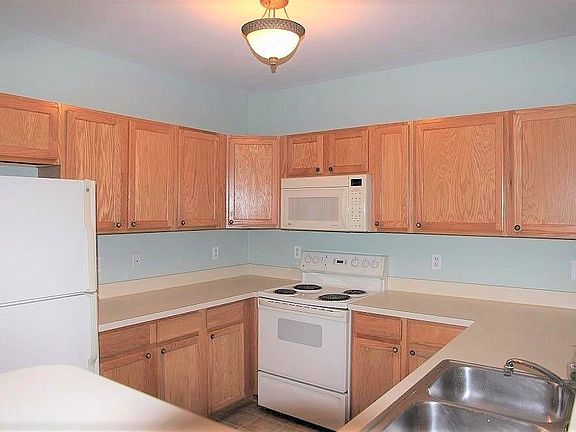 3rd image of 1171 Freesia Ct