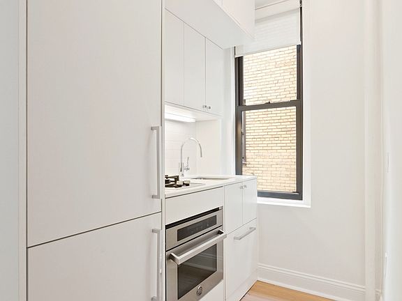 3rd image of 225 W 23rd St Unit 225-5G