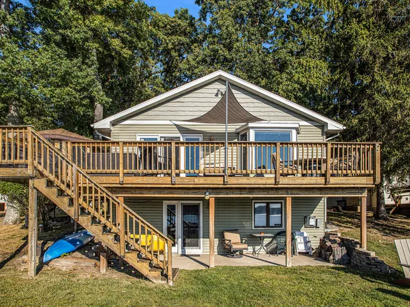 11223 Oak Dr, Delton, MI 49046