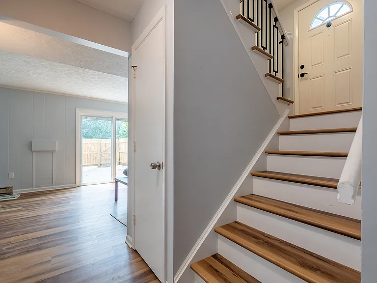 208 Huntington Ln — Photo 37
