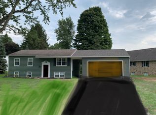 3 Kent Dr, Victor, NY 14564