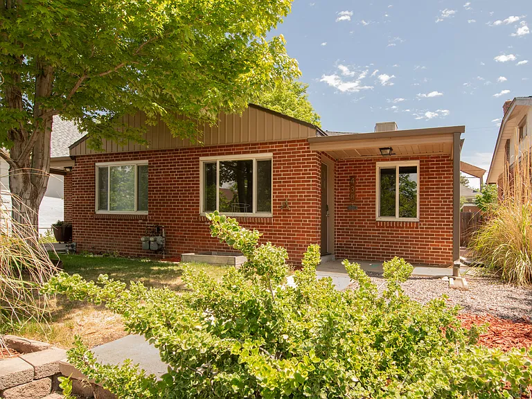 438 N Downing St — Photo 14