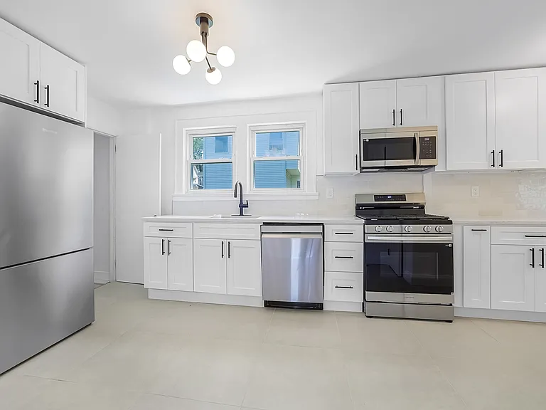 135 E Linden Ave — Photo 17