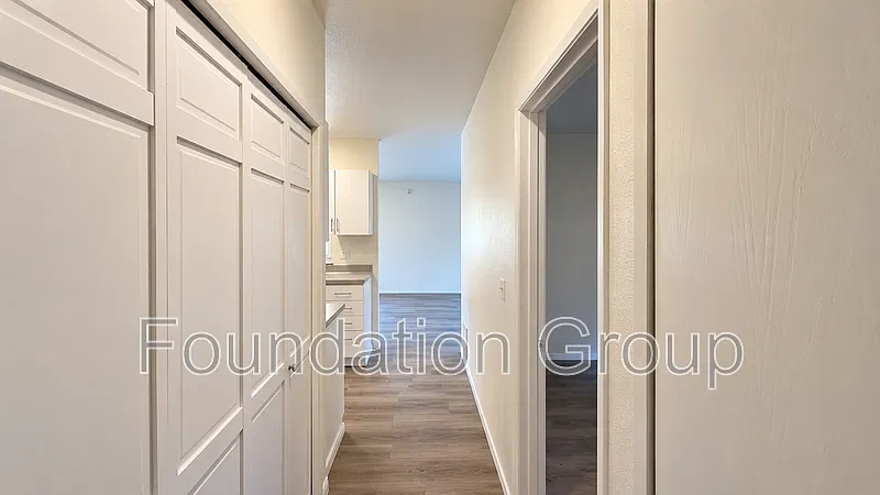 2 bed, 1.0 bath — Photo 4
