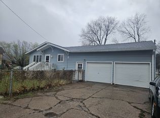 1404 17th Ave, Viola, IL 61486