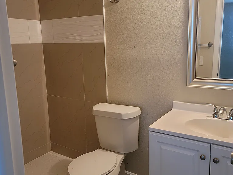 3447 Cincinnati Dr — Photo 7
