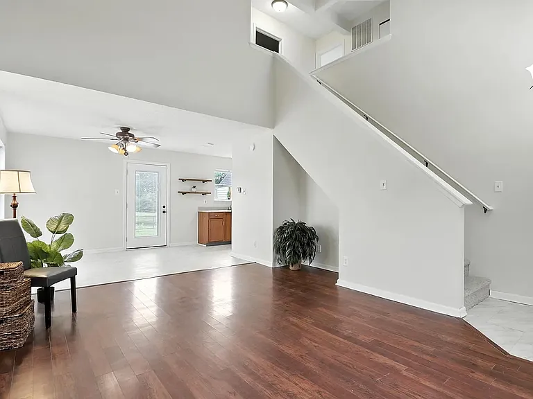 2433 Harvest Moon Dr — Photo 4
