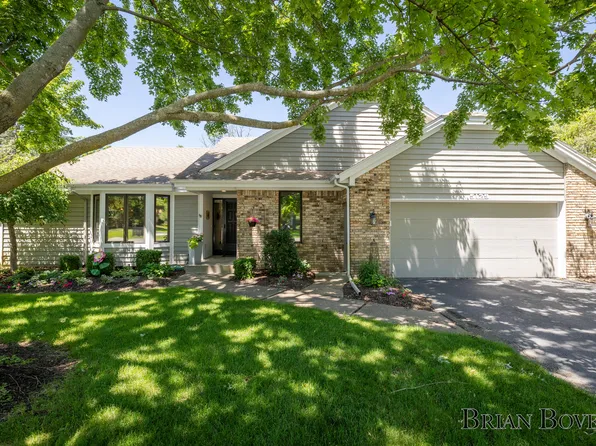 5129 N Quail Crest Dr SE, Grand Rapids, MI 49546
