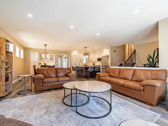 5th image of 310 S Silver Ridge Cres NW