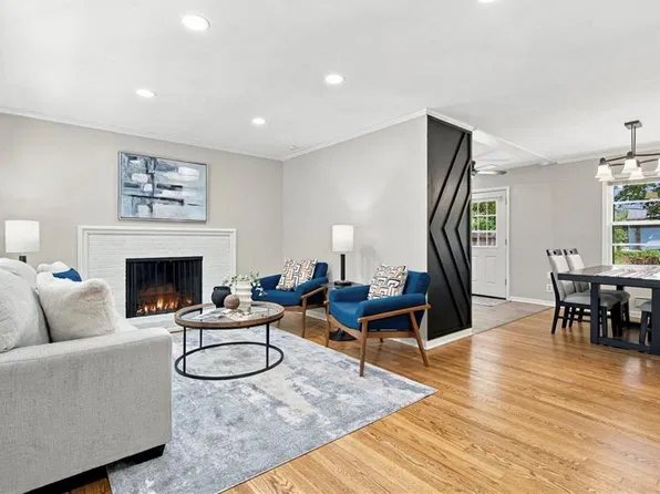7101 Marty St, Overland Park, KS 66204