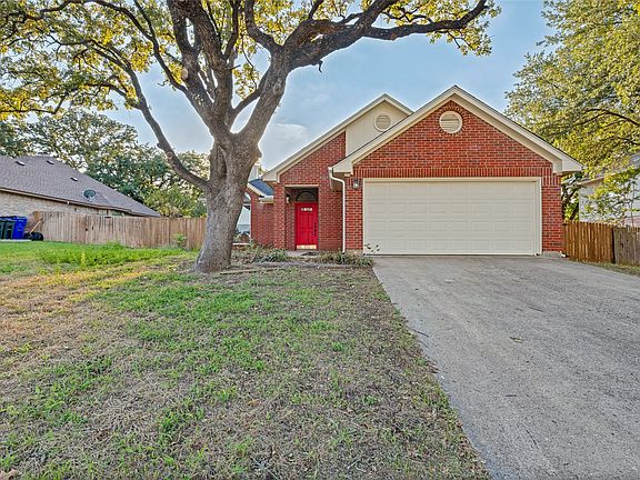 3rd image of 605 Reeves Ln
