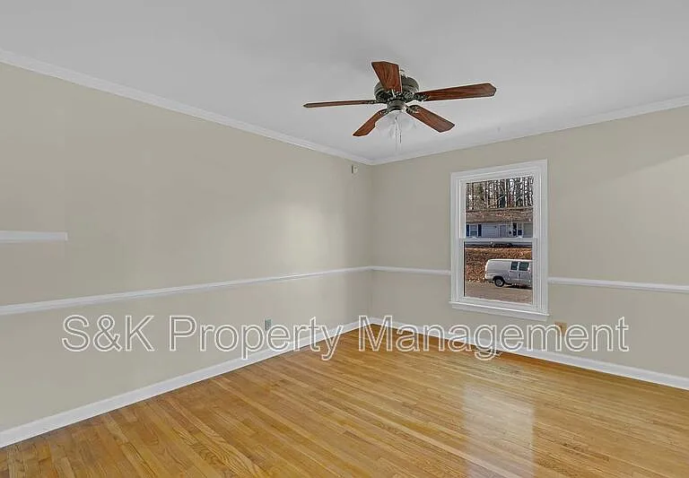 350 Hughes Dr — Photo 8