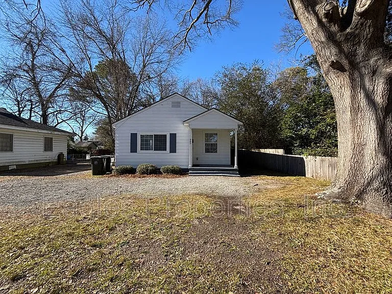 905 N Pineview Ave — Photo 2
