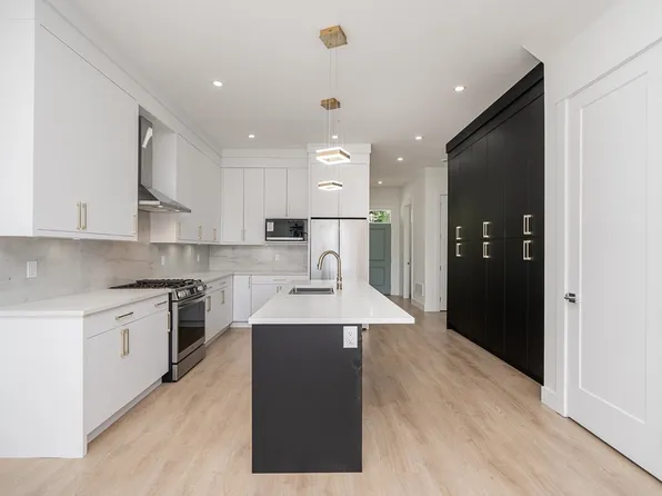 20537 74b Ave, Langley, BC V2Y 3S8