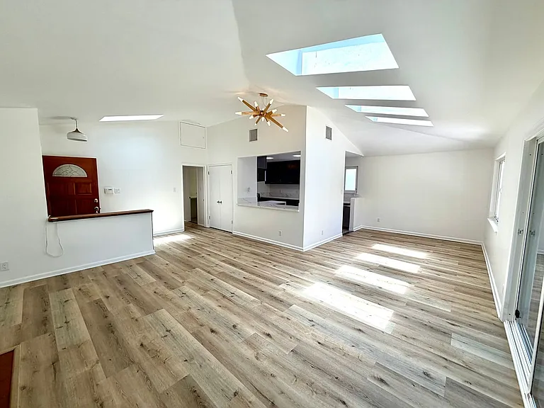 3112 S La Salle Ave — Photo 4