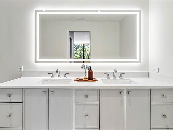 5th image of 2575 Peachtree Rd NE #6G