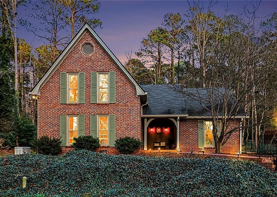 1st image of 370 Kenilworth Cir