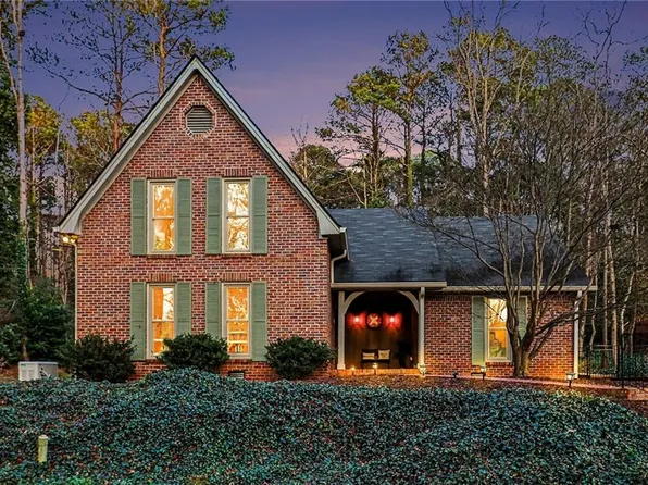 370 Kenilworth Cir, Stone Mountain, GA 30083