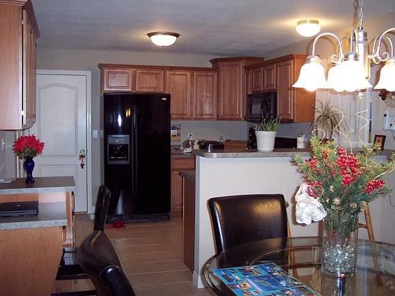 Kitchen--All Appliances Convey