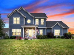W239N2362 Hawks Meadow Ct, Waukesha, WI 53188