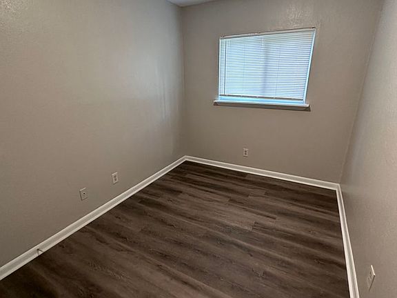 4th image of 1520 E 17th St N #101
