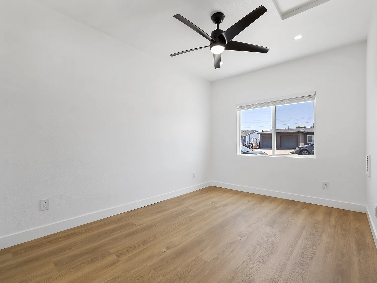 1 bed, 450 sqft, $2,050 — Photo 4