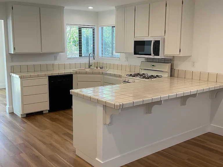 7835 Medallion Way — Photo 5