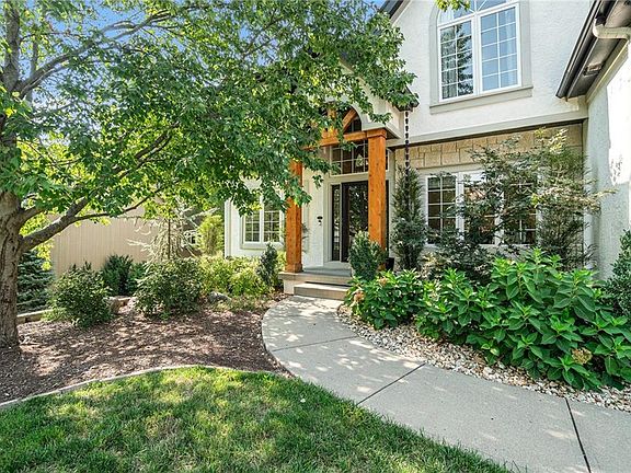 2nd image of 2413 SW Wintergreen Ct