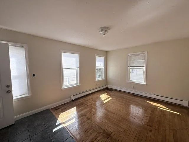1 bed, 1.0 bath, 390 sqft, $1,650 — Photo 3