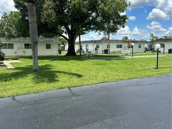 10 Tangerine Ct, Lehigh Acres, FL 33936